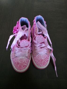 Universal Wicked Glinda Upland Pink High-Top Kids Sneakers with Ribbon Laces